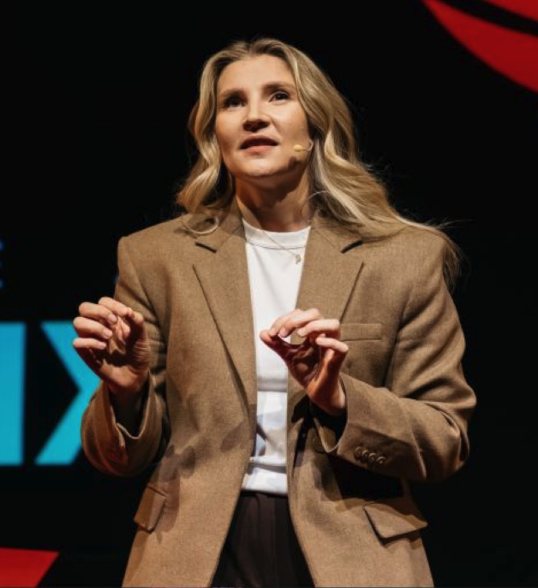 Maria Tymtsias, Co-founder and CSO of Palau, speaking on stage